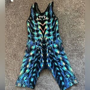 TYR Venzo Closed Back 22